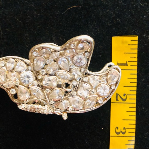 SILVER clear Rhinestone butterfly Hair clamps set of two like new - Picture 12 of 16